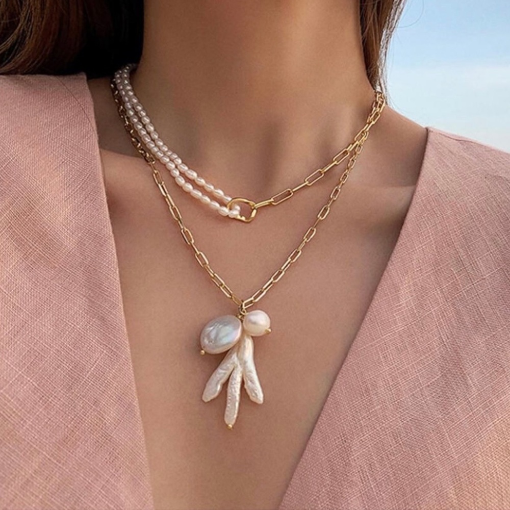Gold and Pearl Necklace Set